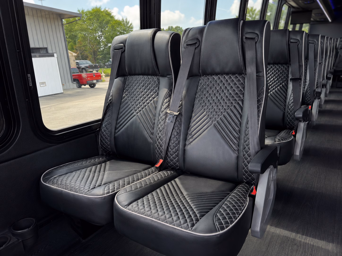 buses for wedding weekends at mildale farm and johnson county venues