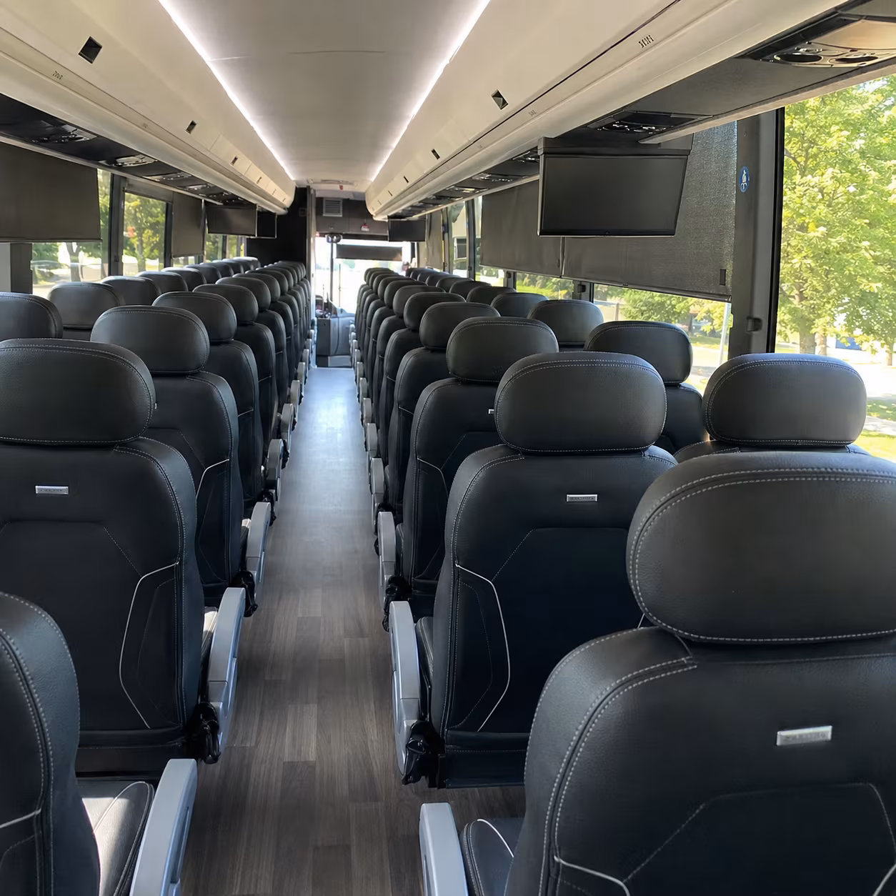 charter bus shuttles between kansas city and fort leavenworth