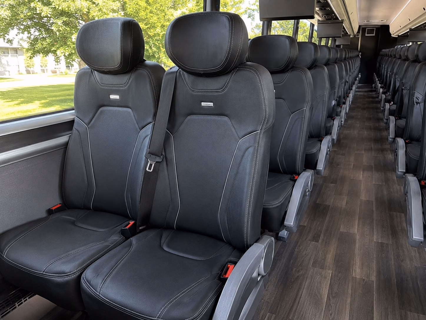 charter buses to azura amphitheater in bonner springs kansas